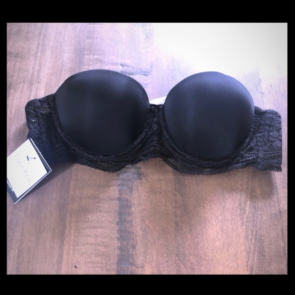 Calvin Klein Black Strapless Bra with Seamless Finish